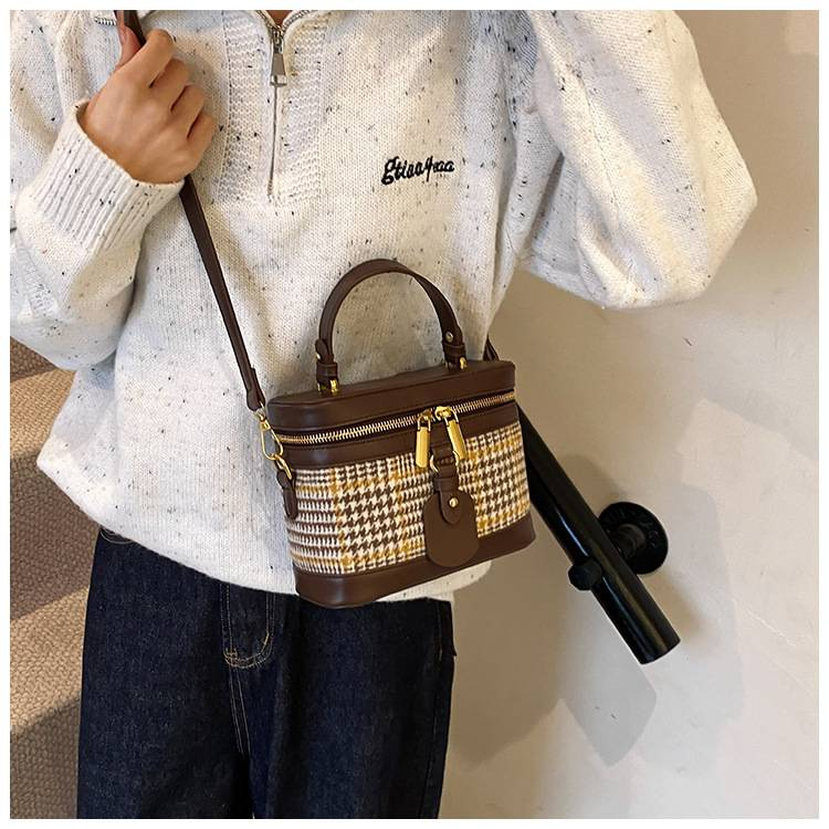 Retro Casual Handbag Box Small Bag Female 2025 Korean Version Of Advanced Texture Trend Joker Shoulder Messenger Bag_voghion.com