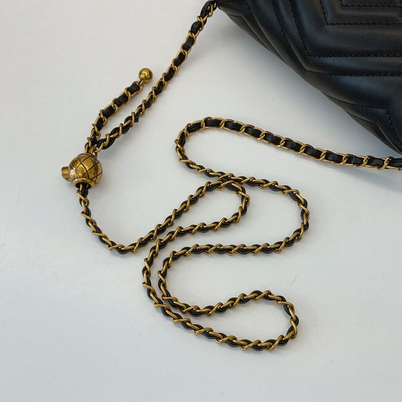Elegant Striped Quilted Shoulder Bag Glossy Finish Gold Letter Decor Large Capacity Magnetic Flap Adjustable Strap Multifunction Travel Purse23*7*14cm_voghion.com