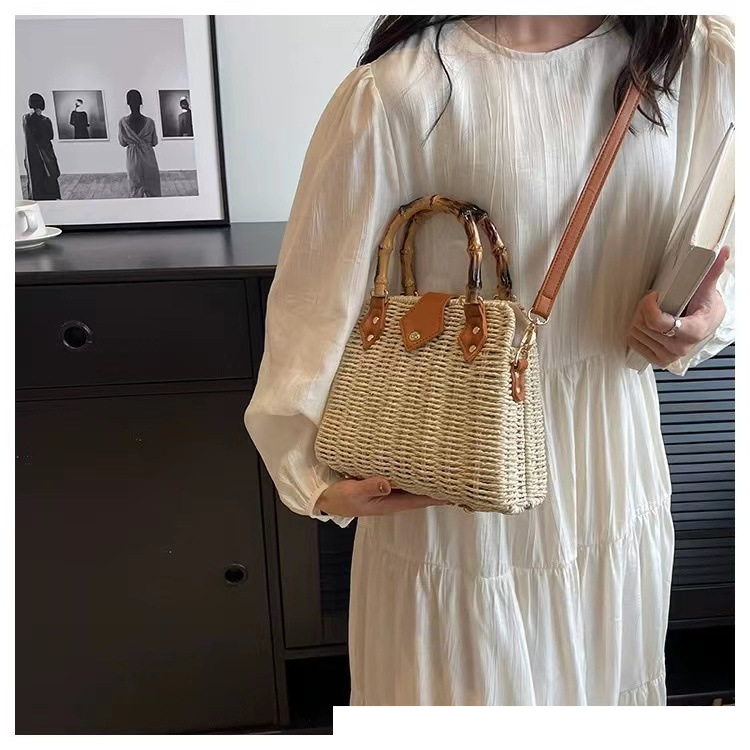 Factory direct sales new crossbody straw bag fashion Korean straw bag woven bag holiday beach bag portable rattan bag_voghion.com