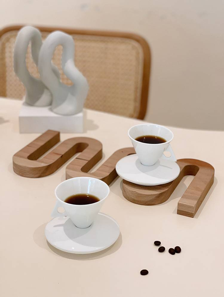 Tazza da caffè in stile retrò, in porcellana ossea, a forma di cono triangolare, set di tazze e piattini da latte in ceramica retrò, tazza da caffè in porcellana ossea_voghion.com