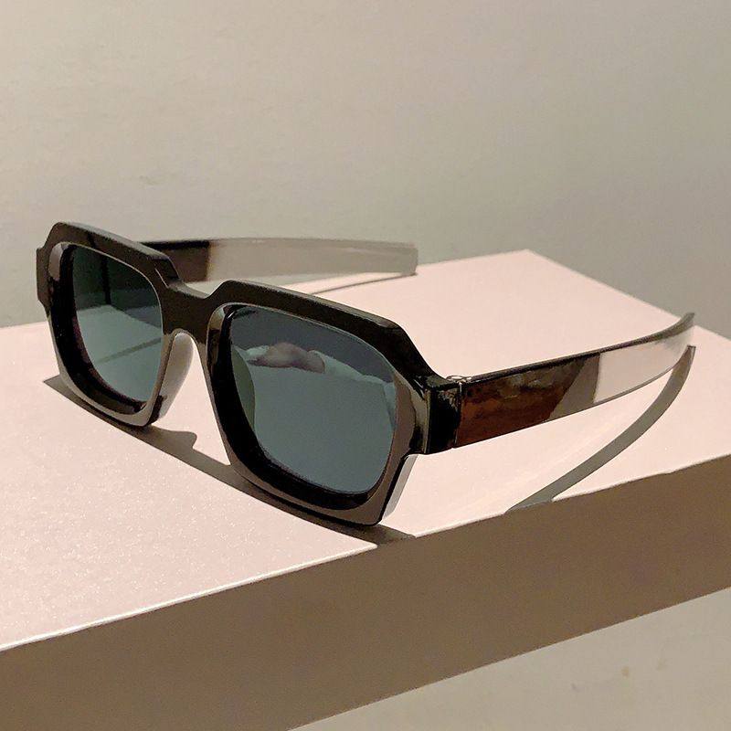 Nouvelles lunettes de soleil personnalisées de célébrités d'Internet de couleur bonbon épissées de même style à la mode résistantes aux UV_voghion.com