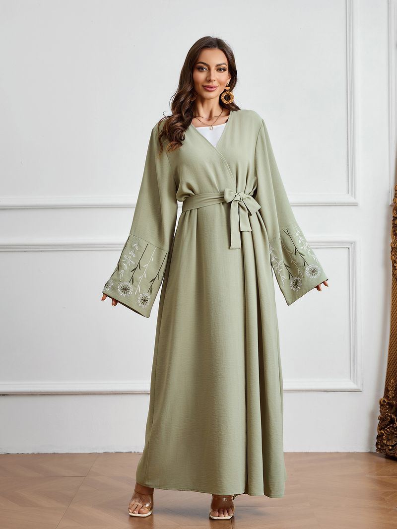 Elegantes langes muslimisches Kleid, modische bestickte Strickjacke aus Polyestergewebe mit langem Gewand im Taillengürtelstil_voghion.com