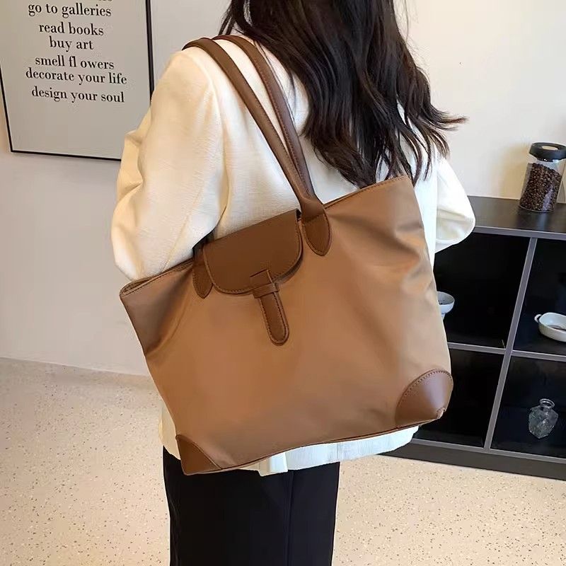 Grande capacità per le donne nel 2023, nuova borsa per studenti pendolari di fascia alta, borsa tote versatile in tessuto di nylon_voghion.com