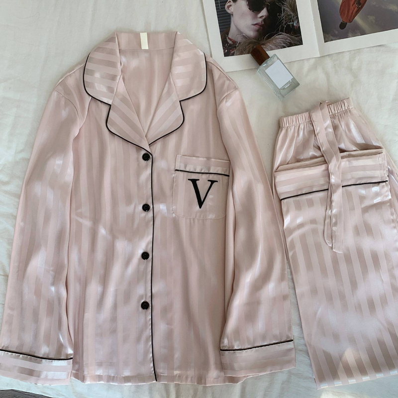 Premium Ev Giyim Takımı - Uzun Kollu ve Pantolonlu Yumuşak Çizgili Pijama (M-XL)_voghion.com
