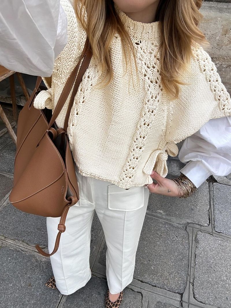 Damski sweter z dzianiny sznurowanej – oddychający sweter z krótkim rękawem szydełkowy w kolorze kremowo-białym do stylizacji boho i casualowych_voghion.com