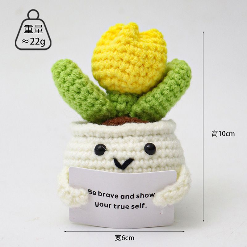 Muñeca tejida a mano con hilo, papa positiva, pepino, energía positiva, girasol en maceta, lista para la venta._voghion.com