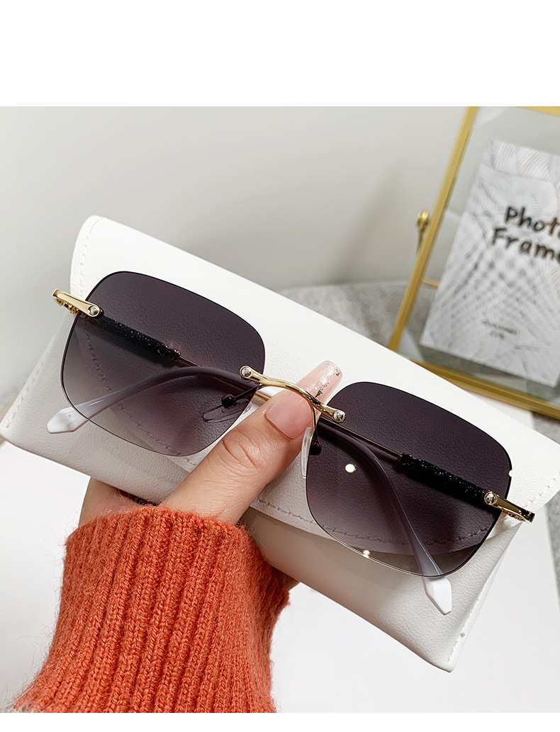 Damen-Sonnenbrille, quadratischer Rahmen mit Zubehör, Glitzer, INS-Stil, Mode, High-End-Sinn, Sonnenbrille im gleichen Stil für Männer und Frauen_voghion.com