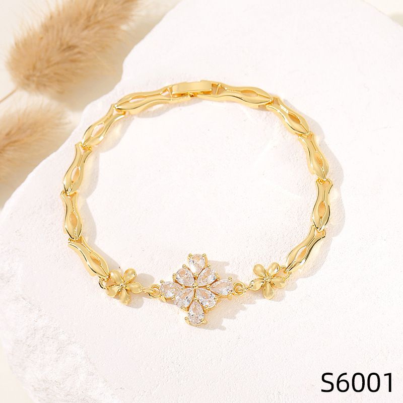 Bracelet femme micro incrusté de zircons, fleur douce, trèfle à quatre feuilles, mode estivale, acier titane, bijoux de luxe légers_voghion.com