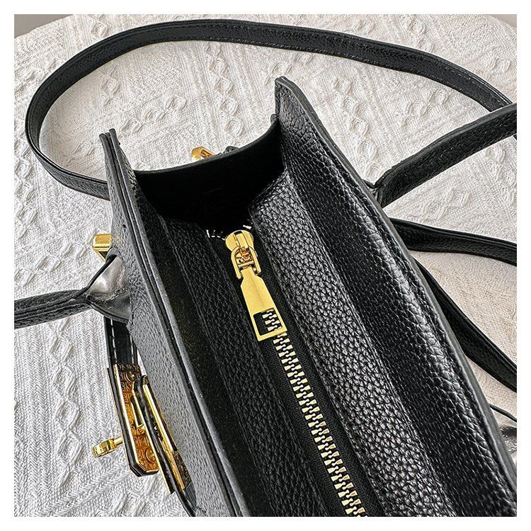 Borsa a tracolla a tracolla Instagram versatile di nuova moda per l'estate 2024 da donna dal design piccolo_voghion.com