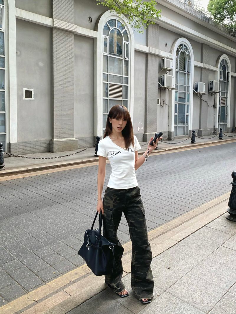 American Basic Embroidered V-Neck Short Sleeve T-Shirt Regular Shoulder Waist Slim Fit Top_voghion.com