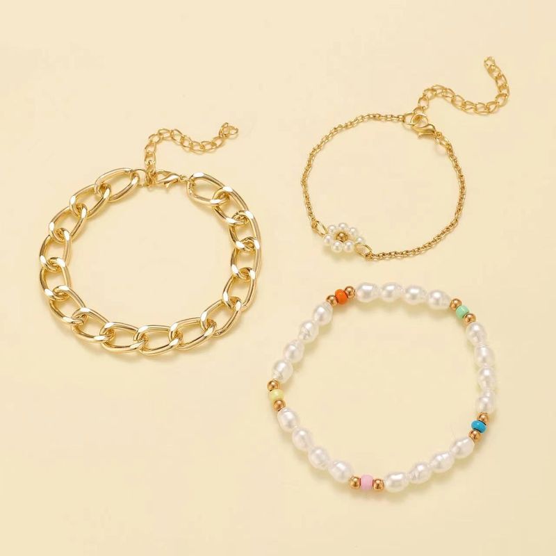 Minimalistisches kubanisches Armband-Set mit dicker Kette und Perlenblume für den Sommer_voghion.com