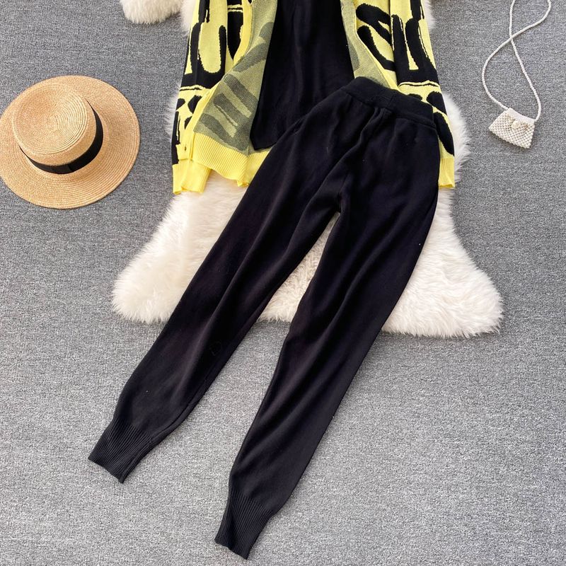 Kadın iç katman, ince kesim pantolonlu üç parçalı set Şık gündelik takım elbise, harf baskılı bol örme ceket, yelek,_voghion.com