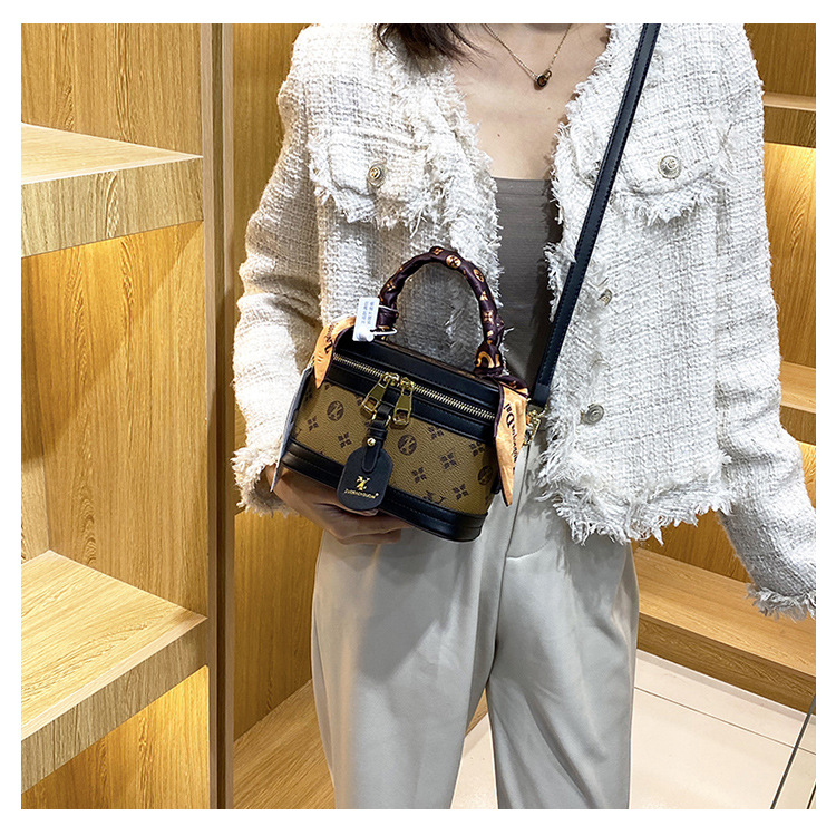 Alta calidad para las mujeres 2023 Nueva moda caja impresa Versátil portátil hombro crossbody Maquillaje bolsa tendencia_voghion.com