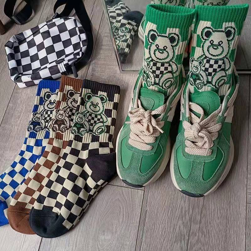 2 pièces damier ins tendance vert moyen Tube petit ours à carreaux chaussettes de sport hommes et femmes_voghion.com