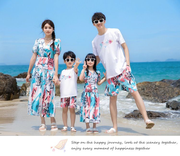 Familienkleidung, Familienkleid, Sommerkleid, eine dreiköpfige Familie, Mutter- und Tochterkleid, Reise-Urlaub, Strand-Set_voghion.com
