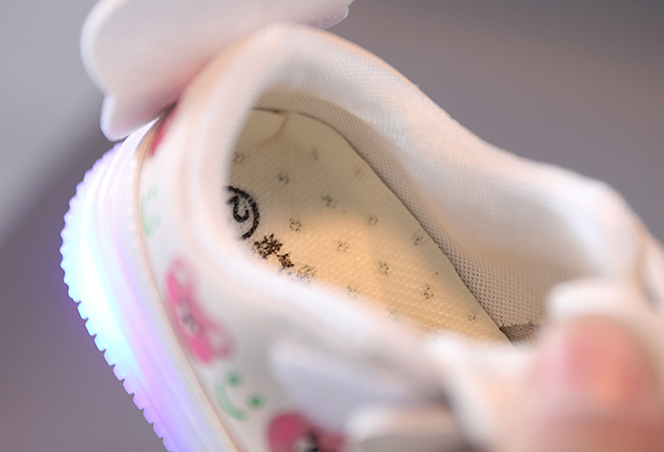 Roupas infantis Primavera e outono tênis de bebê para meninas de 1 a 6 anos 3 meninos sapatos iluminados sapatos para crianças bebês sola macia sapatos brancos da moda_voghion.com
