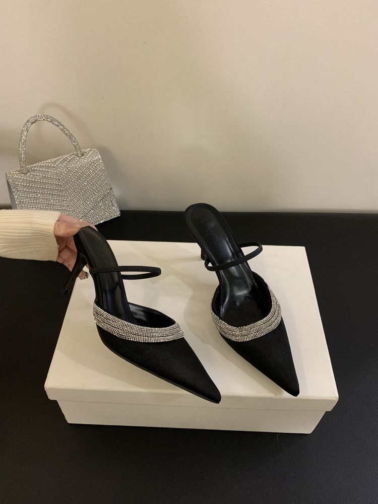 Nya spetsiga strass- och fina klackar med höga klackar, grunda hål, knuthuvud med satinsandaler, halva dragsko för kvinnor_voghion.com