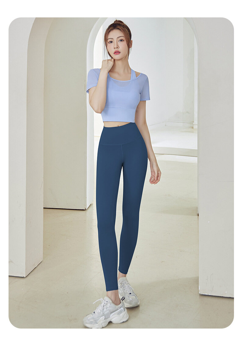 SUPERFLOWER New Women's Comfortable Yoga Top with Fixed Padded Mesh and Breathable Fabric 2 in 1 Style Fiess Shirt_voghion.com