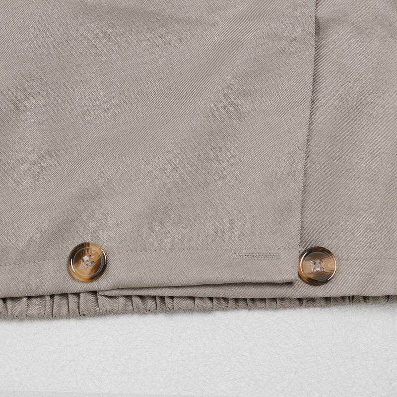 Completo da donna per il pendolarismo: camicetta con ampio risvolto e pantaloni con maniche a pieghe_voghion.com