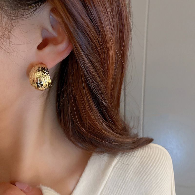 Orecchini a cerchio in metallo a forma di C per donna, eleganti e versatili, alla moda, con personalità di celebrità su Internet._voghion.com