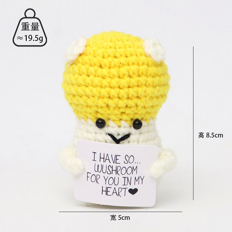 Muñeca tejida a mano con hilo, papa positiva, pepino, energía positiva, girasol en maceta, lista para la venta._voghion.com