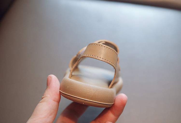 2024 Sandali versatili per bambini semplici alla moda da spiaggia della nuova ragazza estiva 2024 Scarpe singole di marca alla moda con suola morbida_voghion.com