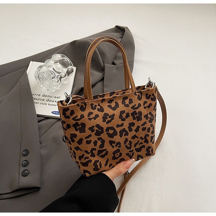 Advanced niche autumn/winter 2024 new trend leopard print crossbody for women, hand-held work bucket bag_voghion.com