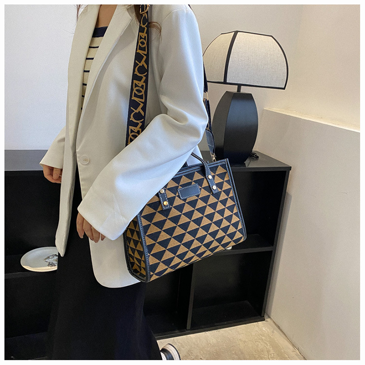 Herbst und Winter Große Kapazität Taschen 2023 Neue frauen Taschen Mode Pendler Schulter Taschen Casual Persönlichkeit College Student Tragetaschen_voghion.com