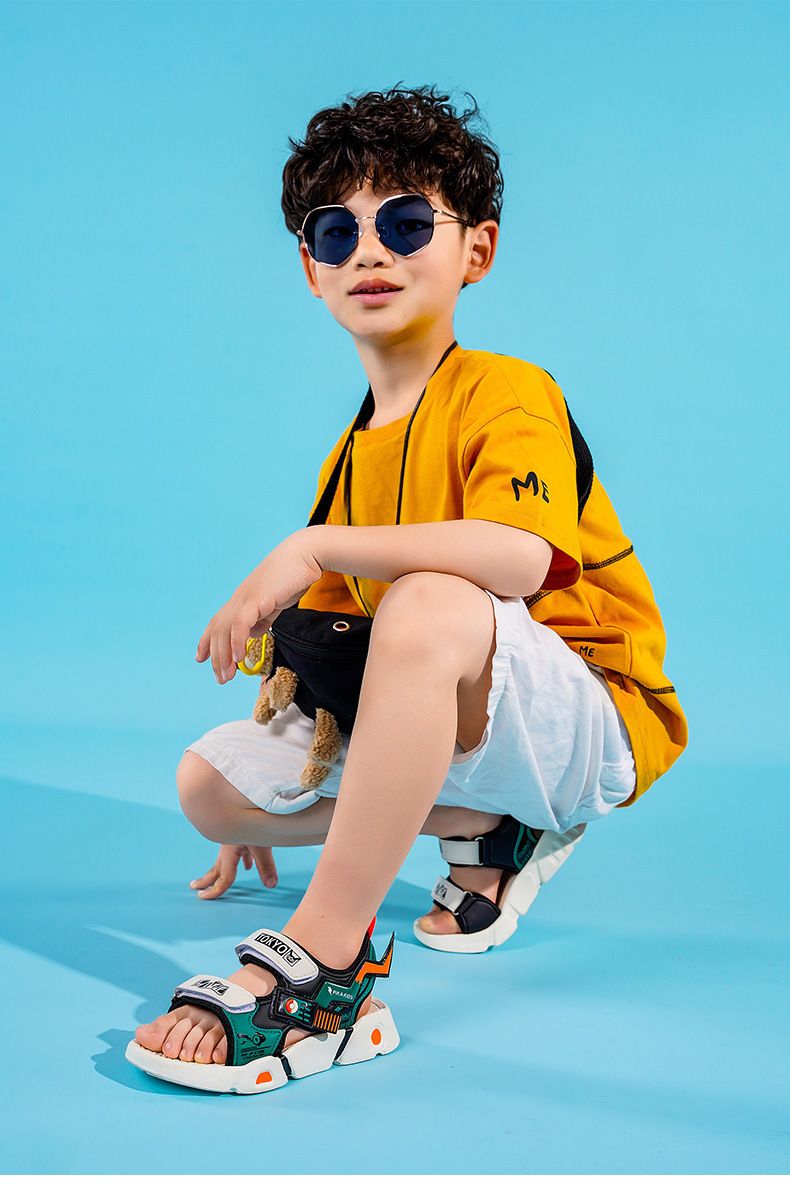 Sandalen männlich 2024 Neue Sommer hübsche mittlere und große Strand atmungsaktive Grundschule Kinderschuhe_voghion.com