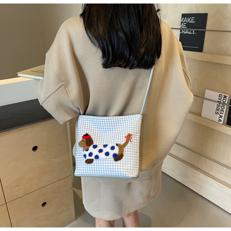 Niedlicher Welpe Canvas Eimer modische und vielseitige karierte Umhängetasche, koreanische Nischen-Cartoon-Handtasche_voghion.com