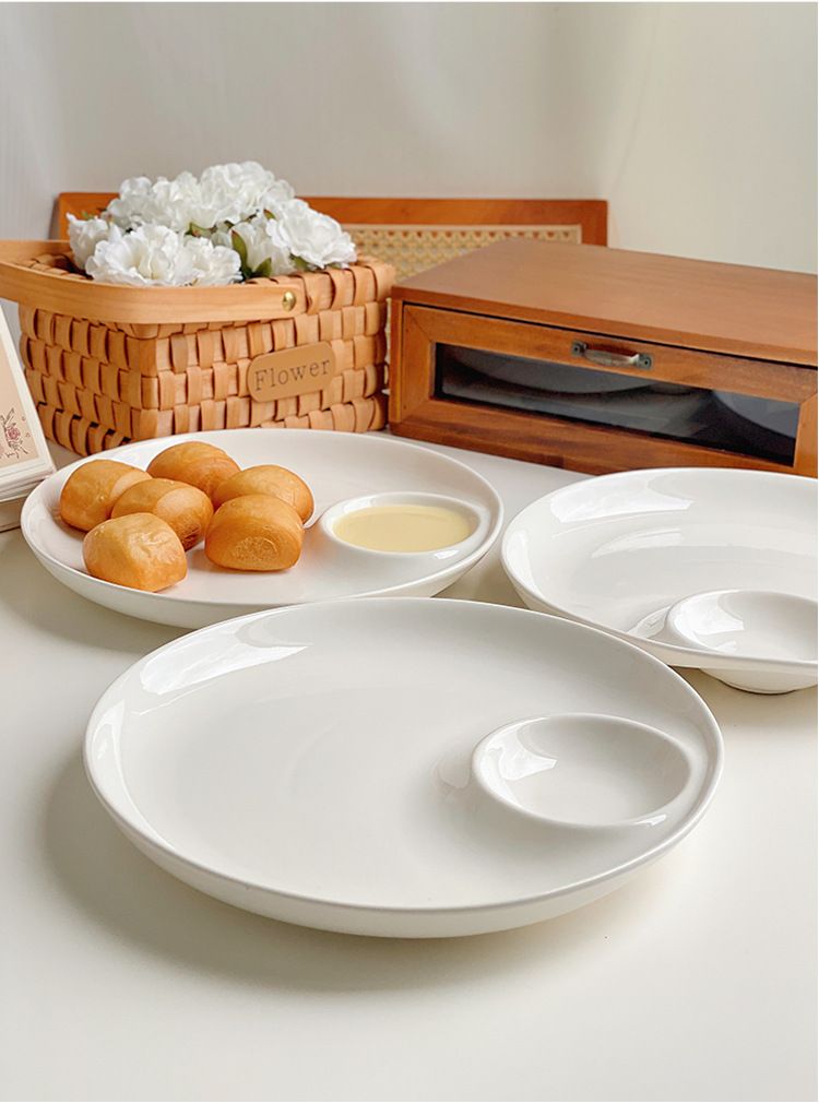 Piatto da portata in ceramica moderna da 10" con vassoio per salse – Piatto bianco versatile per gnocchi, sushi e antipasti, adatto al microonde e alla lavastoviglie_voghion.com