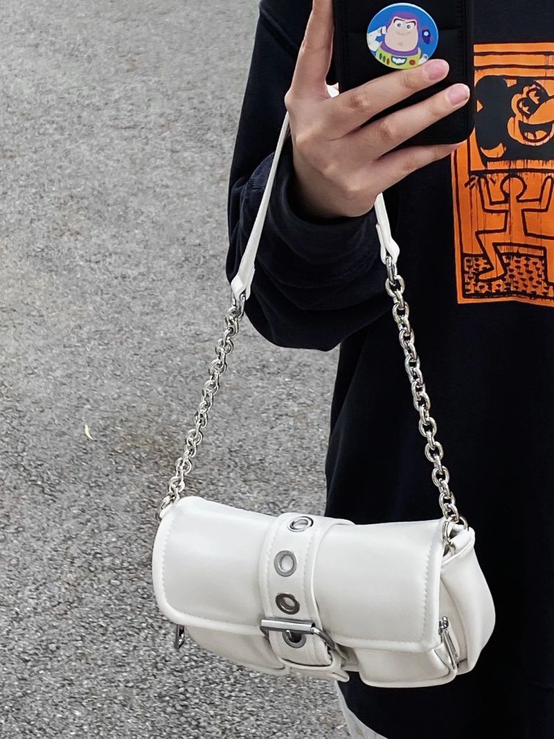 Pacchetto di design unico 2024 Borsa a tracolla singola minimalista nuova alla moda con catena sotto le ascelle circolare_voghion.com