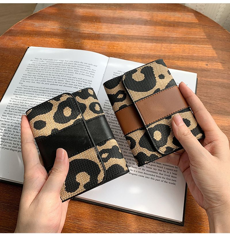 Women's 2024 New Leopard Print Internet Celebrity Fashion Large Capacity Coin Purse Folding Multi-Card Slot Long Wallet_voghion.com