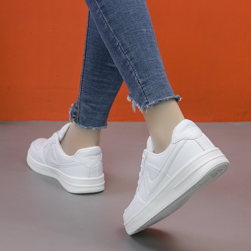 New Style Small White Shoes Moda uomo Low-cut Trendy Sneakers Trasmetti in diretta le stesse comode sneakers casual con la suola spessa_voghion.com