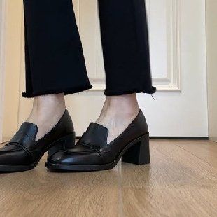 Rindsleder-Loafer für Damen, High Heels, britischer Stil, schwarze Pendlerschuhe mit quadratischer Zehenpartie aus echtem Leder mit klobigem Absatz_voghion.com