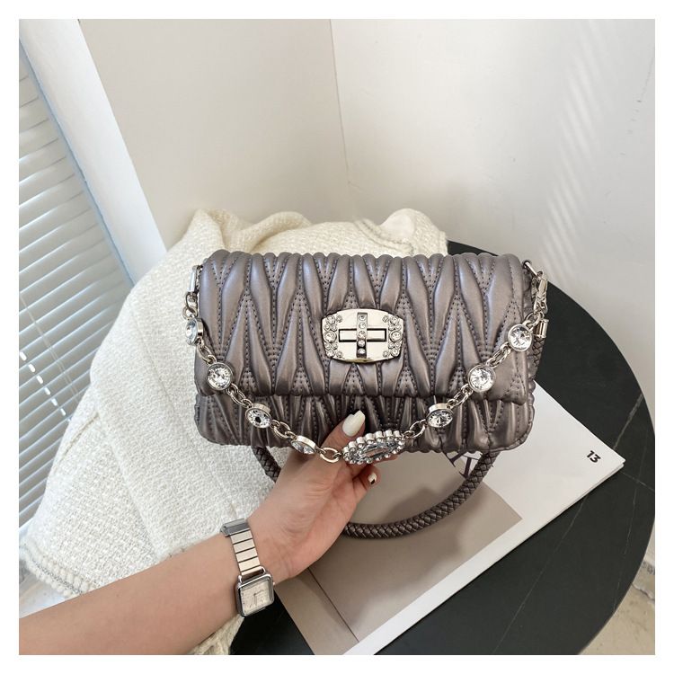 Fashionable and versatile niche chain bag one shoulder pleated diamond small fragrance style net celebrity ladies small bag ins shoulder bag_voghion.com