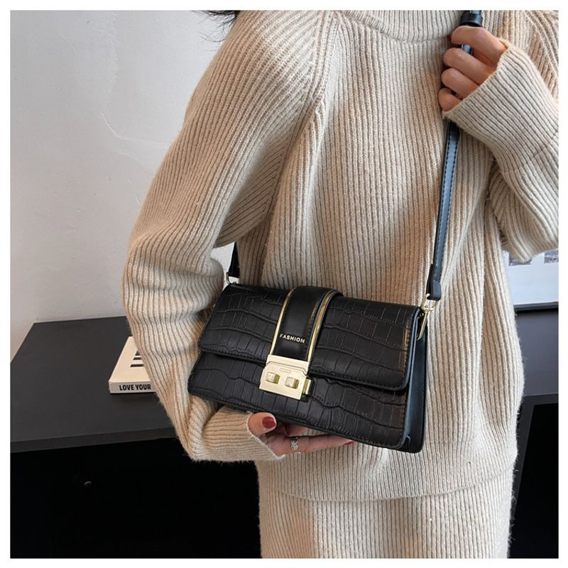Este ano popular nicho design crossbody feminino verão 2023 novo estilo bloqueio pequeno quadrado moda casual bolsa de ombro_voghion.com