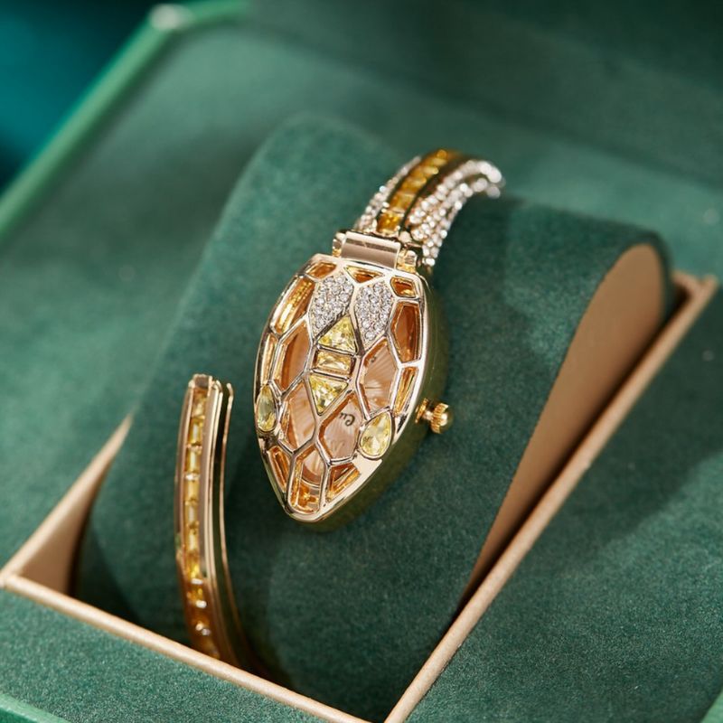 Nieuw met diamanten slang slangvormige armband kwarts open-face horloge_voghion.com