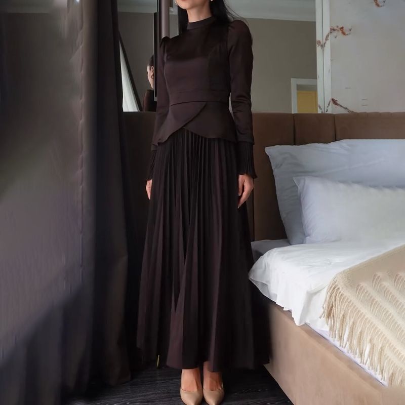 Elegantes, zweiteiliges langes Kleid mit hohem Halsausschnitt und Taillenbindung für Damen – stilvolles und vielseitiges Outfit für Arbeit und Abend_voghion.com