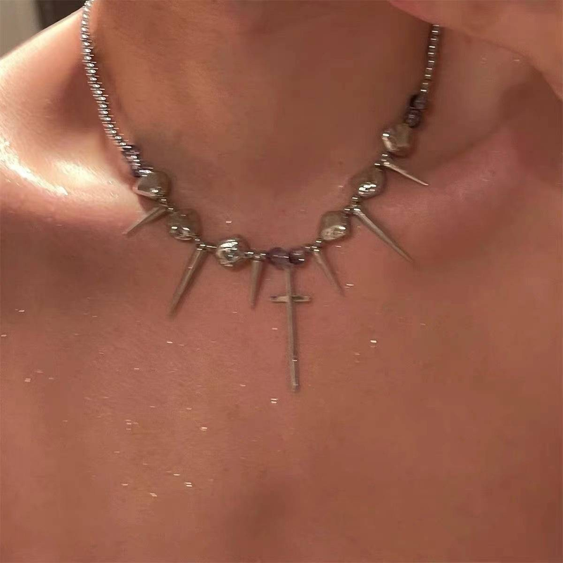 Kruisnagels, overdreven punkkettingen, onregelmatige subcultuur van mannen, niche-sleutelbeenkettingen, hiphop-halskettingen_voghion.com
