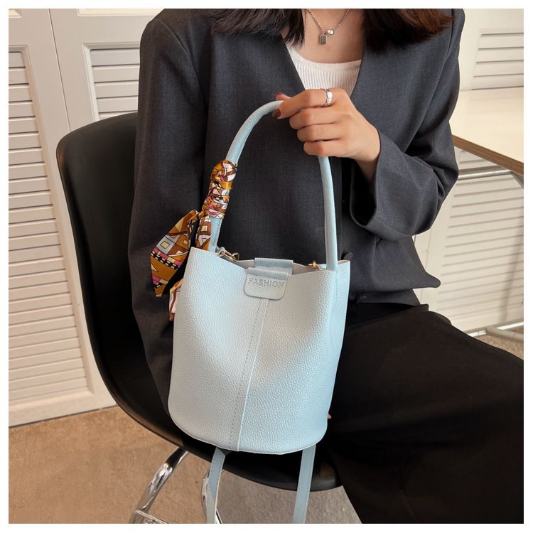 Neue Tasche für Damen, modischer und hochwertiger Seidenschal, einfache handgehaltene Eimertasche, Schultertasche, Umhängetasche_voghion.com
