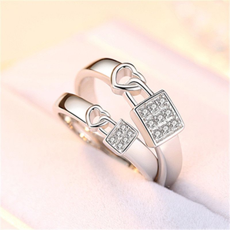 1 paio di anelli di coppia con cuore cavo e strass, per donna e uomo, alla moda, in argento, con zirconi lucidi, regolabili._voghion.com