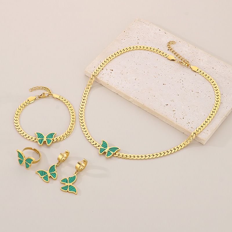 Ensemble de quatre boucles d'oreilles et collier en acier titane doré avec chaîne cubaine en acrylique et papillon, style INS, Dongguan_voghion.com