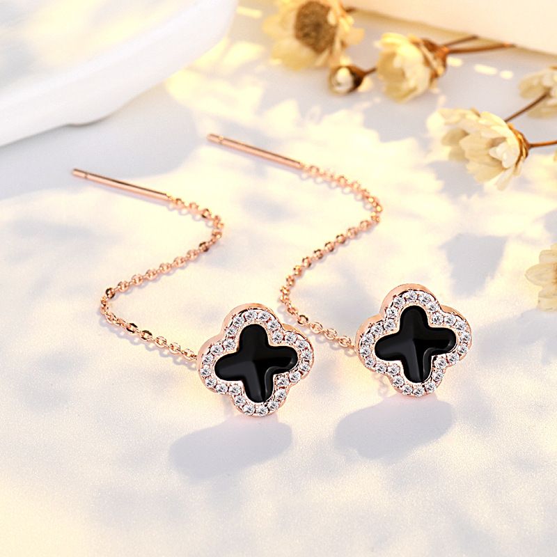 Orecchini a forma di trifoglio nero con micro intarsi, eleganti, lussuosi, alla moda, versatili e trasmessi in diretta_voghion.com