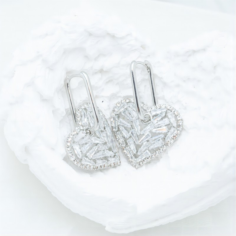 New Personalized and Elegant Women's Earrings with Hollow Heart Metal Style Inlaid with Zircon Stone, Unique and Versatile Earring Accessories_voghion.com