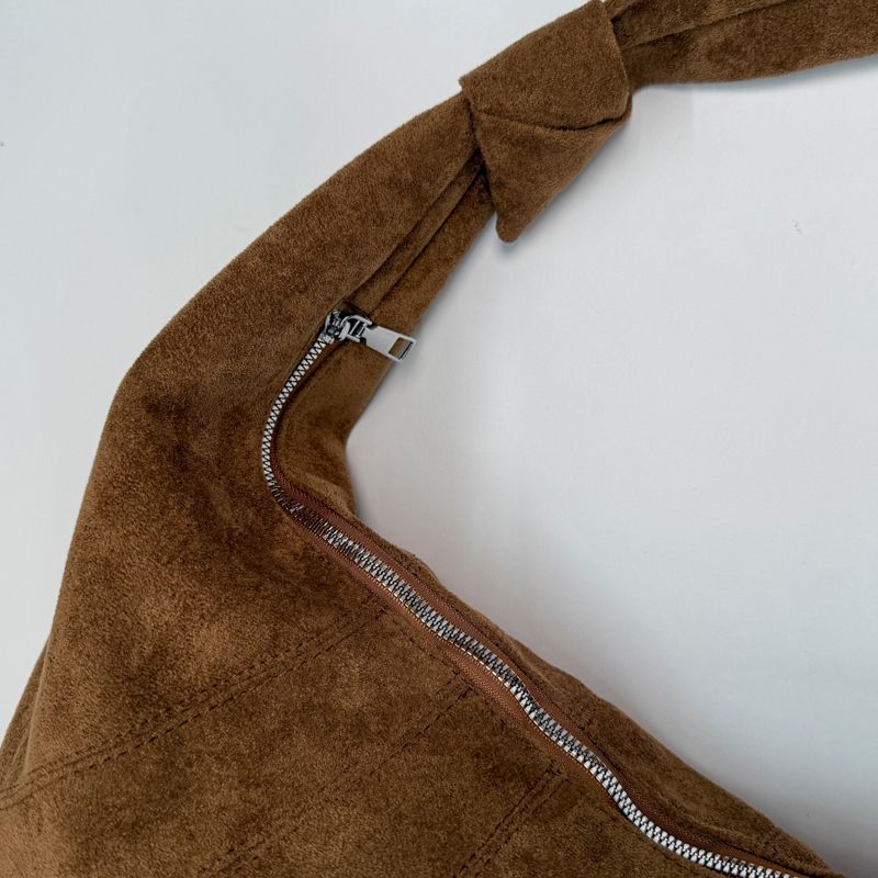Borsa a tracolla grande e capiente in stile retrò, borsa da donna di grande capacità, nuova borsa a tracolla in velluto satinato con tracolla singola in corno di mucca del 2025_voghion.com