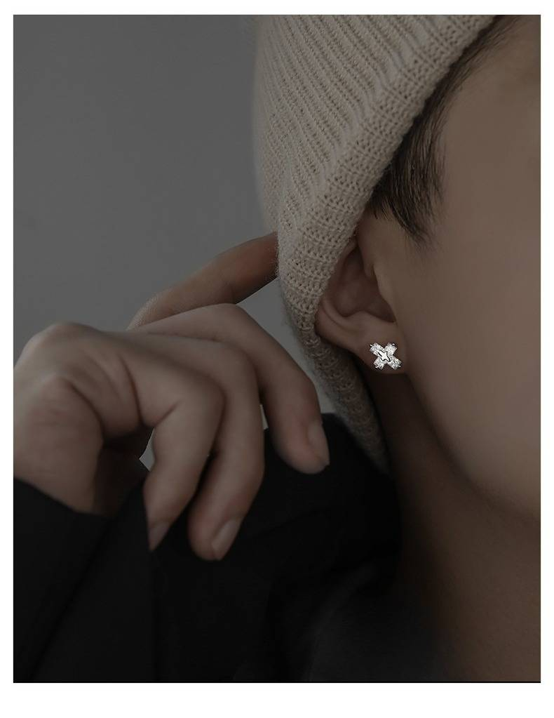 Minimalistische Zirkon-Kreuzohrringe für Herren – Elegante Unisex-Ohrstecker im Punk-Chic-Stil mit Zirkonia, trendiger Streetwear-Schmuck_voghion.com
