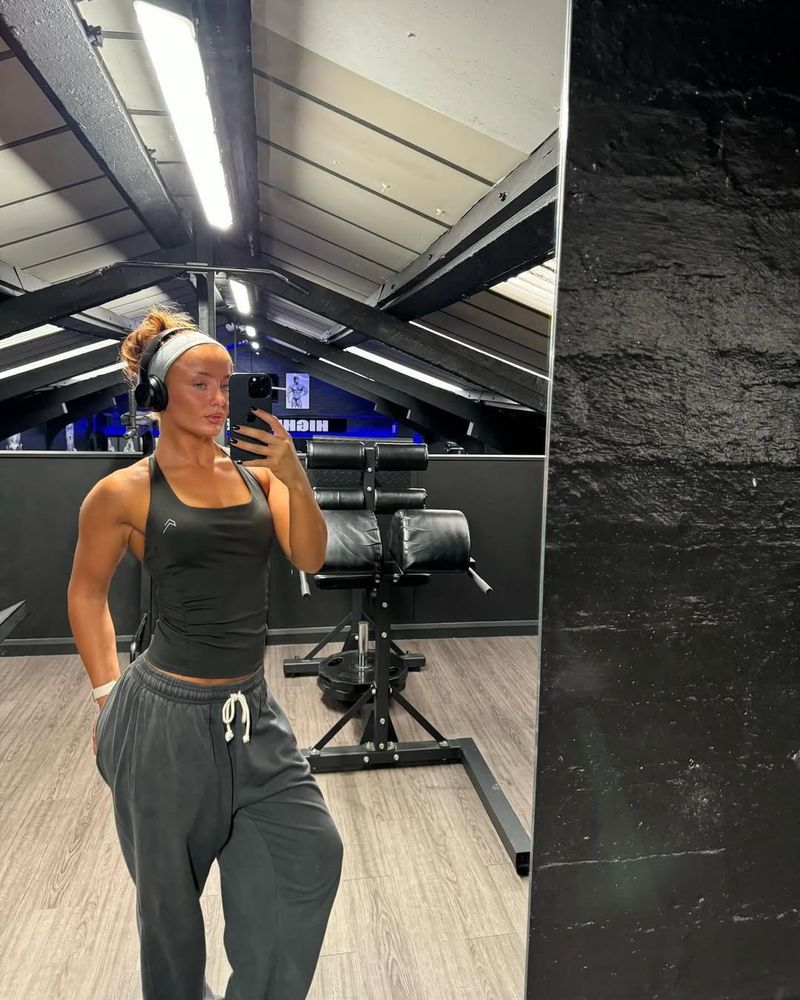 Internet-Berühmtheit Oneractive Yoga-Weste für Frauen, hohe Elastizität, schnelltrocknend, Sport-Fitness-Training mit Brustpolster-Modell_voghion.com