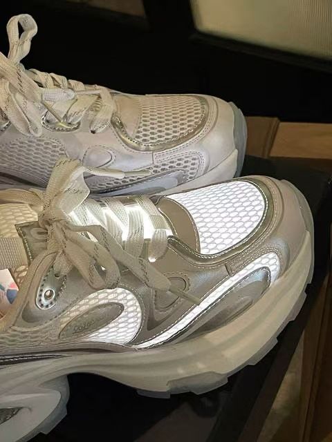 2025 Neue silberne Damenschuhe mit dicker Sohle und höhenverstärkendem Mesh-Obermaterial_voghion.com