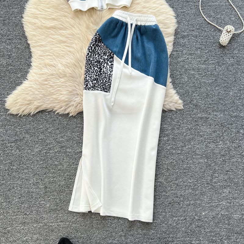 Abbigliamento femminile: i completi più popolari di quest'anno per le donne, moda estiva, felpa con cappuccio con stampa leopardata, gonna con spacchi sui fianchi e vita alta_voghion.com